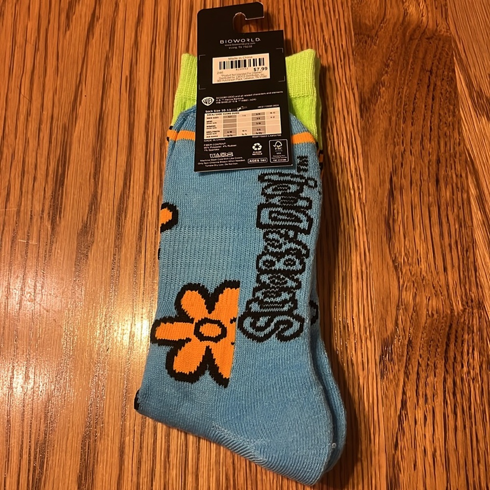 Scooby Doo Mystery Machine Crew Socks - Picture 2 of 4